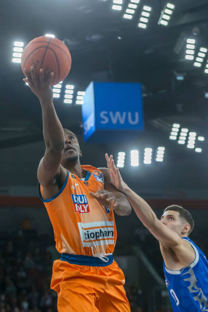 而是她们对 而是她们对